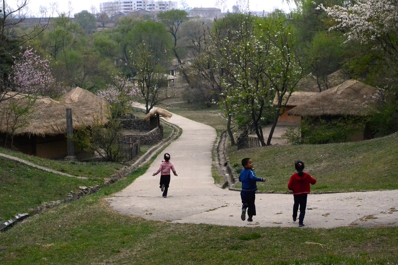 Du lich bang tau hoa tren dat nuoc Trieu Tien-Hinh-10